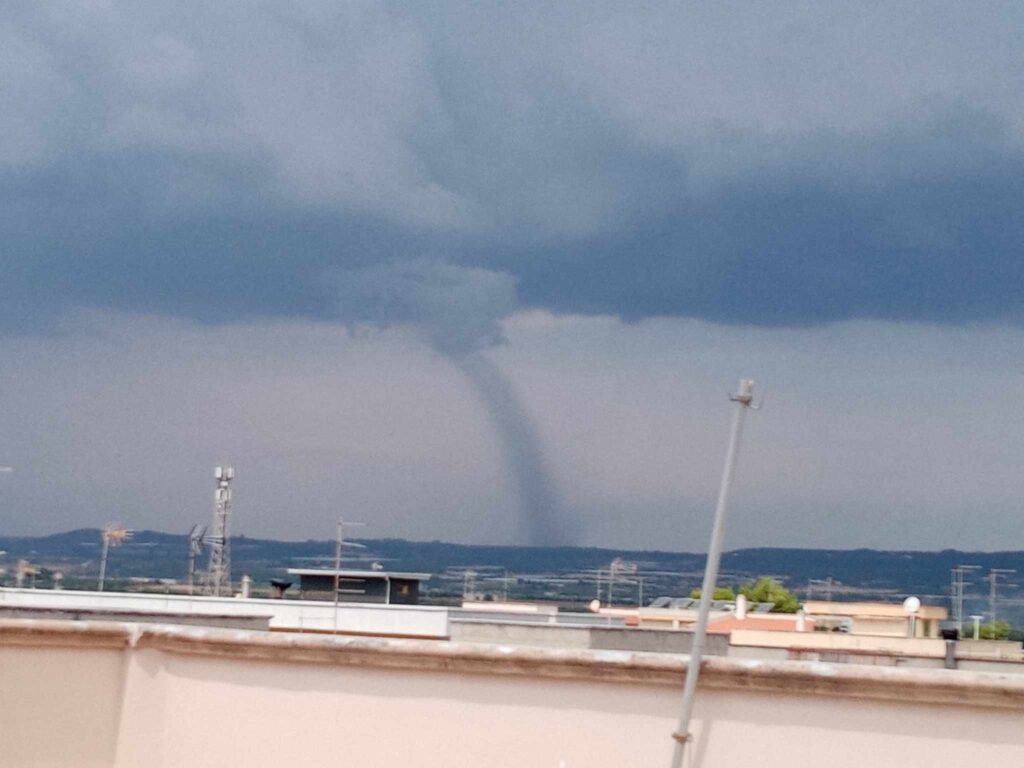 maltempo tornado castellaneta puglia
