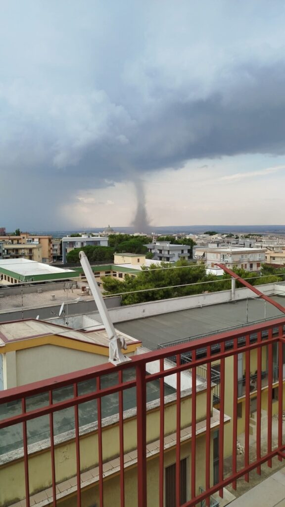maltempo tornado castellaneta puglia