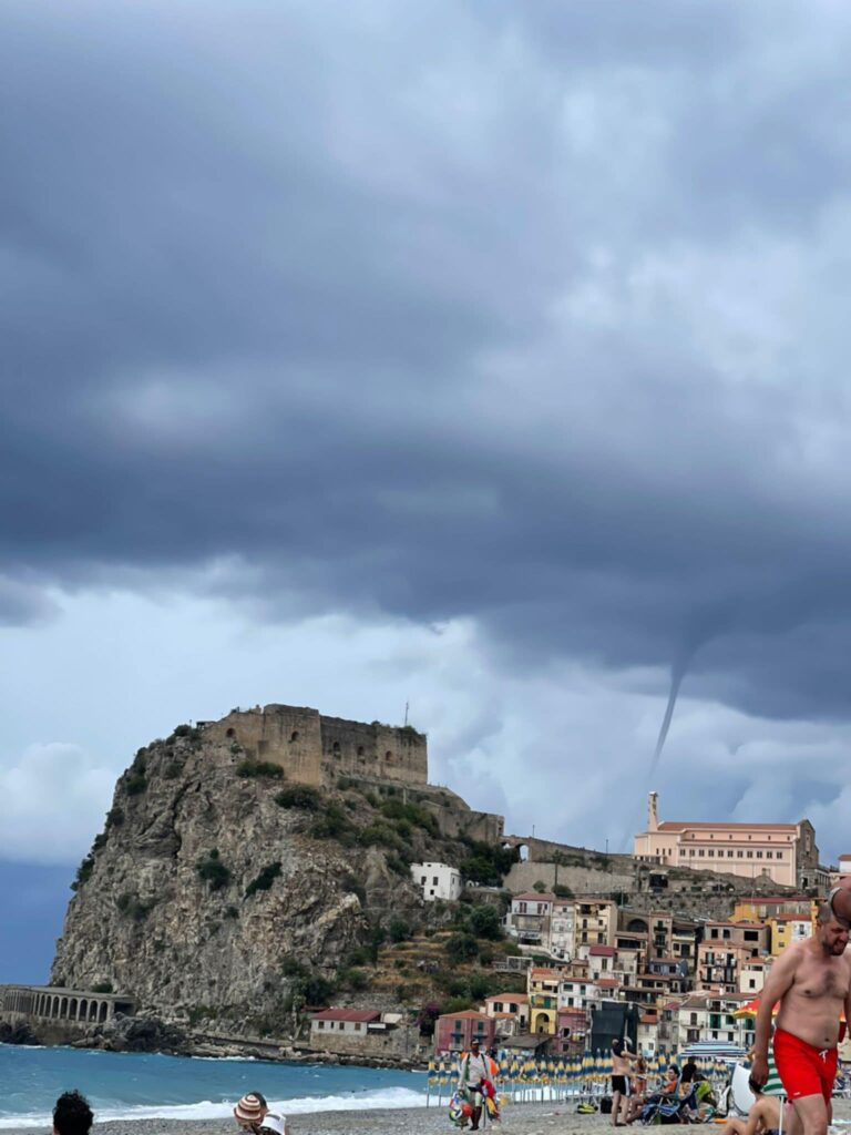 maltempo tornado scilla calabria
