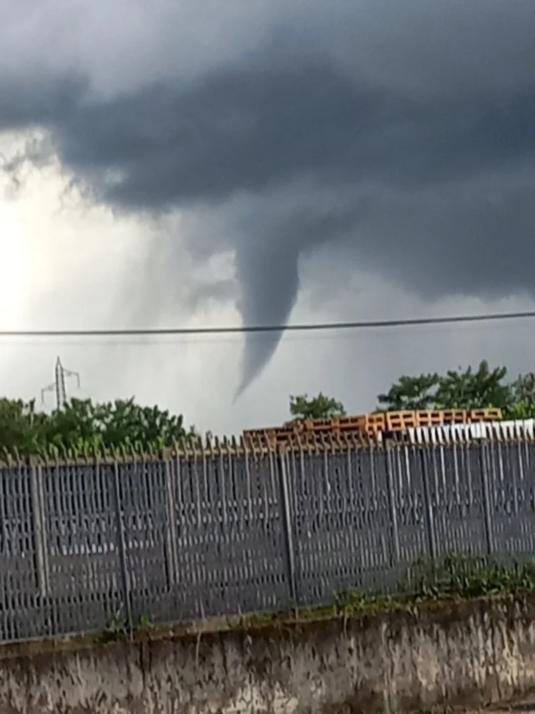 maltempo tornado verderio lombardia