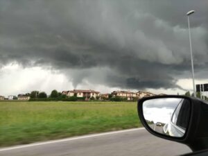 maltempo tornado verderio lombardia
