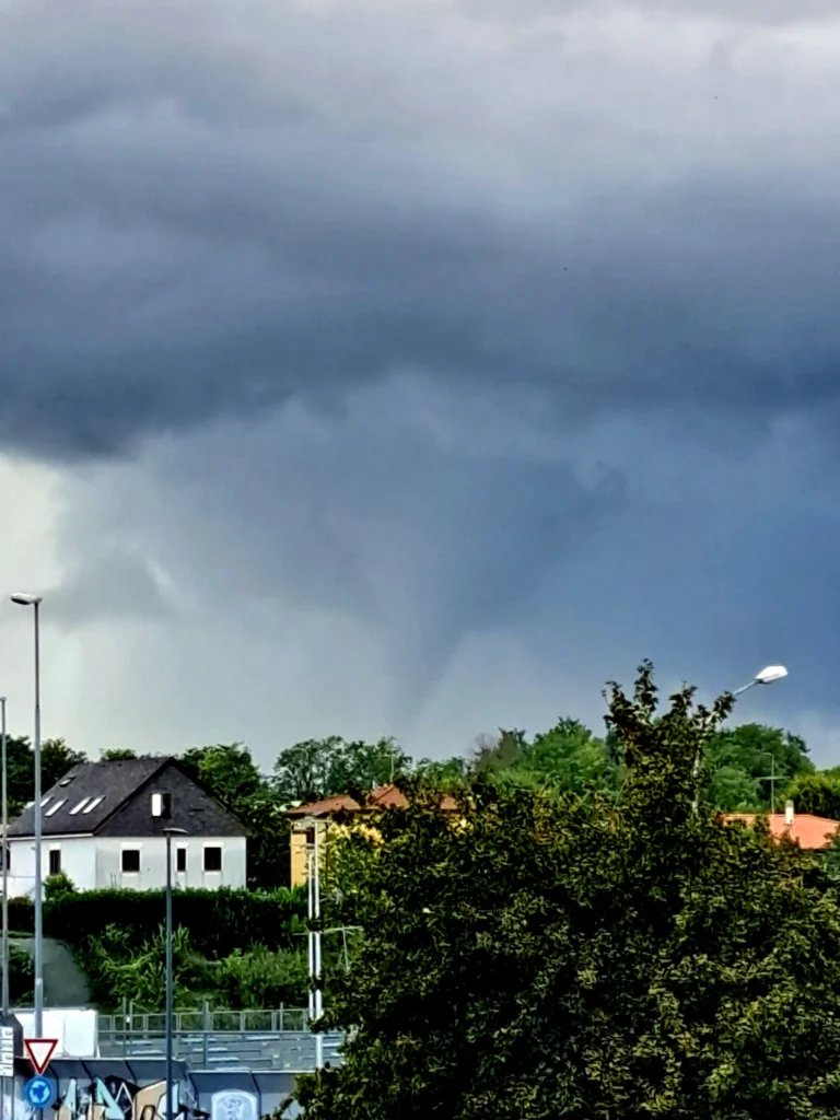 maltempo tornado verderio lombardia