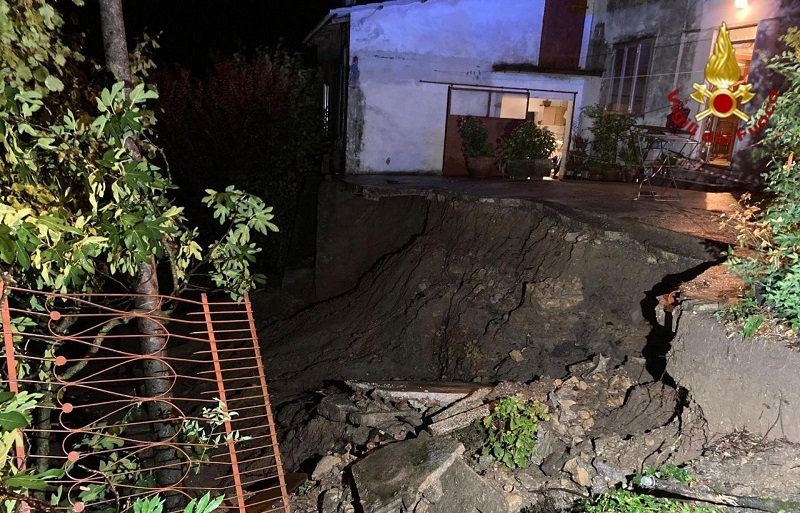Maltempo Veneto, alberi caduti e allagamenti: 110 interventi tra Treviso, Padova e Venezia | FOTO