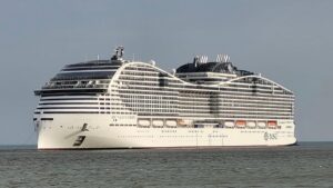 nave crociera avaria ponza MSC World Europa