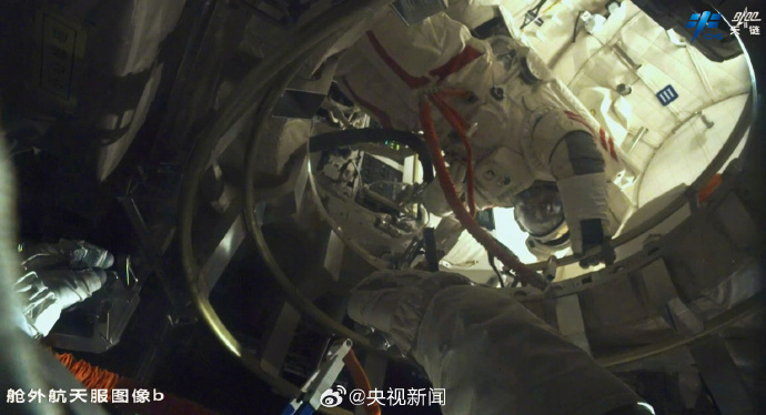 passeggiata spaziale astronauti cinesi
