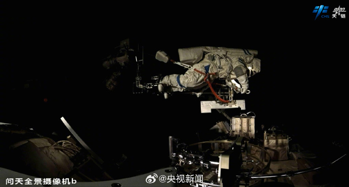 passeggiata spaziale astronauti cinesi