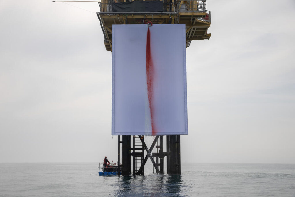 protesta greenpeace piattaforma shell
