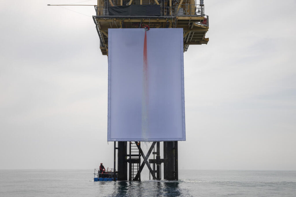 protesta greenpeace piattaforma shell
