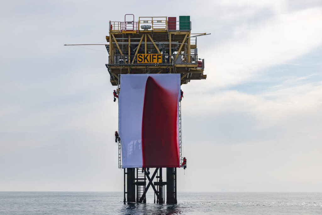 protesta greenpeace piattaforma shell