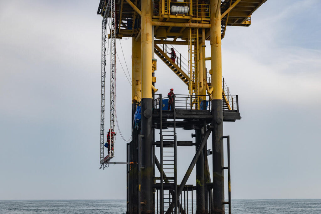 protesta greenpeace piattaforma shell