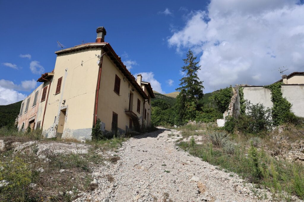 terremoto centro italia san pellegrino di norcia