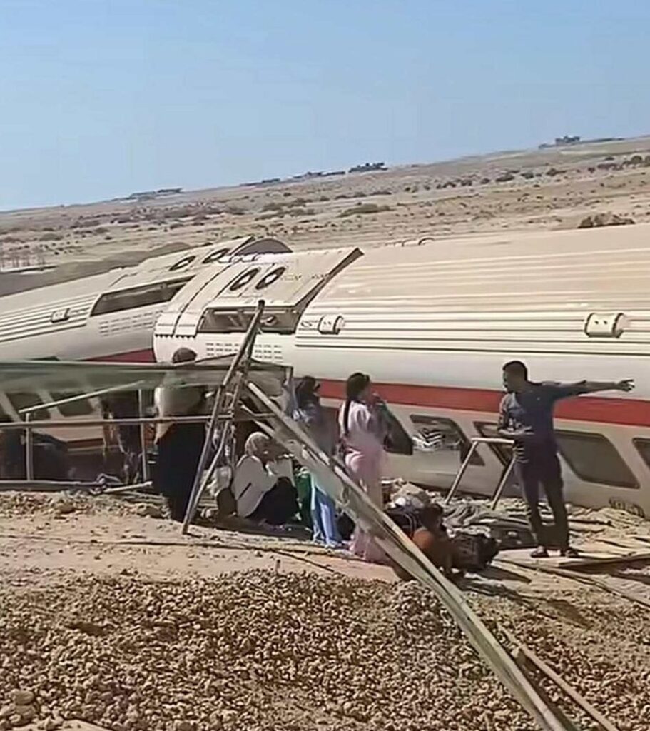 treno deragliato egitto