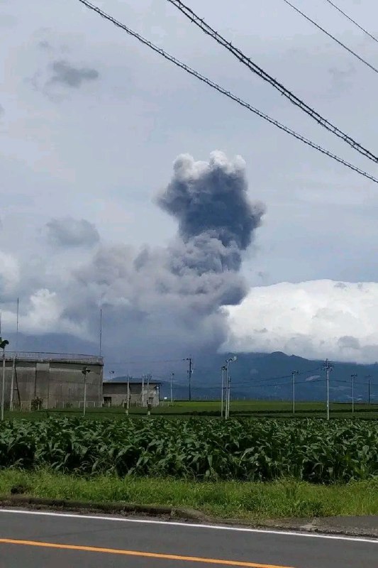 Shinmoedake eruzione vulcano giappone