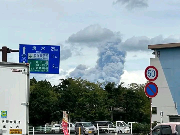 Shinmoedake eruzione vulcano giappone