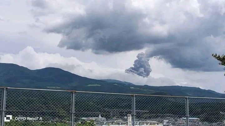 Shinmoedake eruzione vulcano giappone