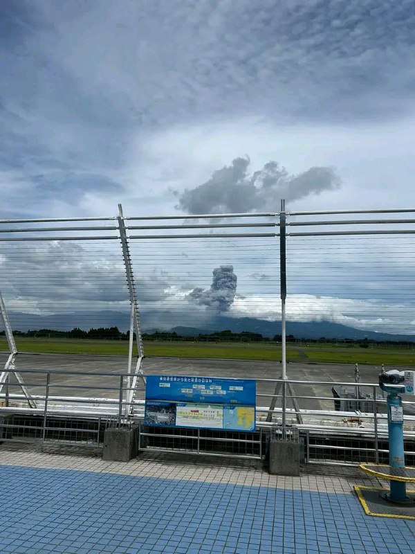 Shinmoedake eruzione vulcano giappone