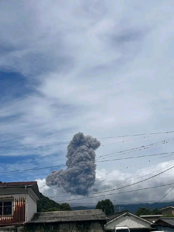 Shinmoedake eruzione vulcano giappone