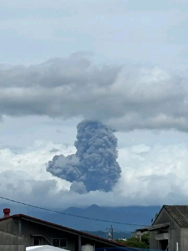 Shinmoedake eruzione vulcano giappone