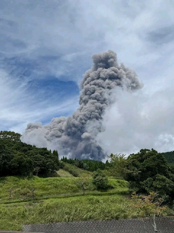 Shinmoedake eruzione vulcano giappone