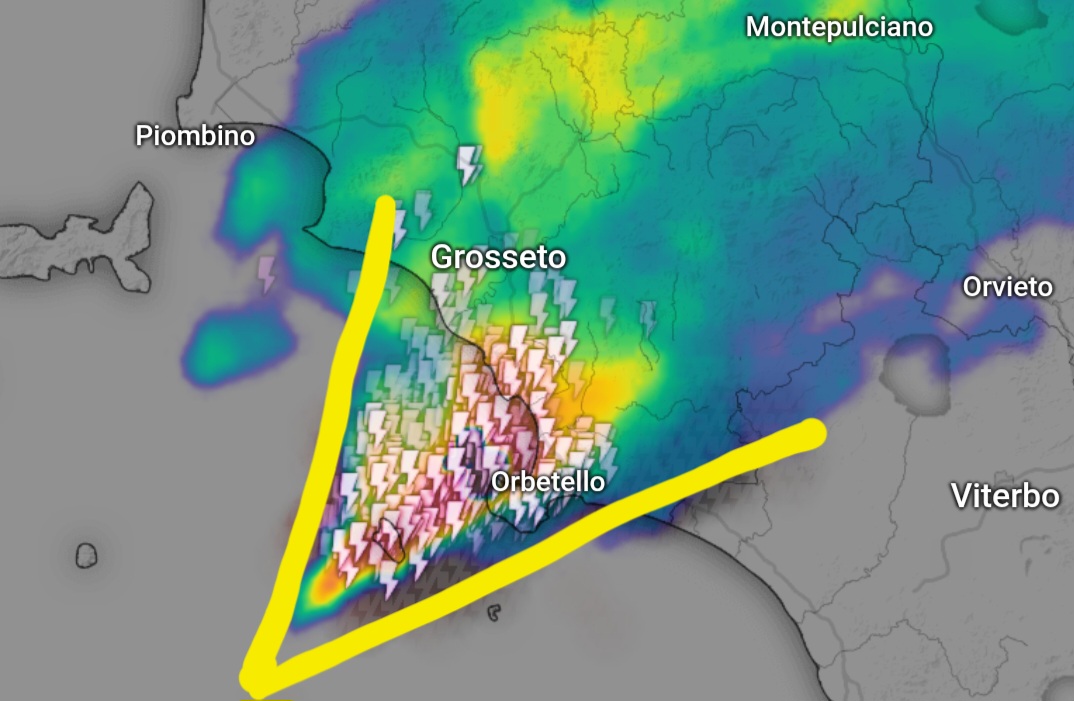 Maltempo Toscana, notte di V-Shaped Storm tra fulmini e nubifragi