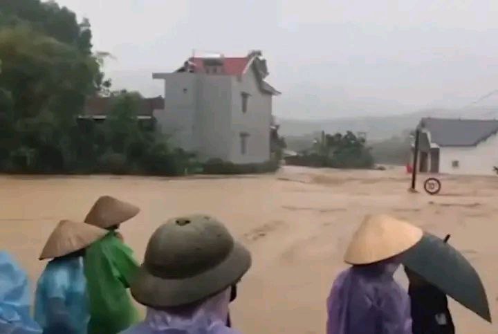alluvioni tifone bualoi vietnam