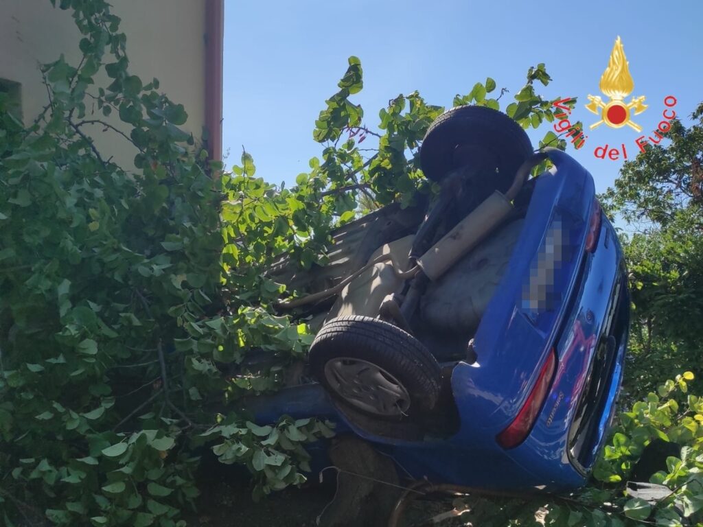 auto ribaltata calabria