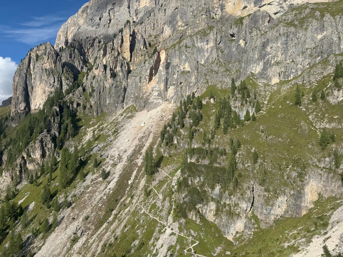 Crollo di roccia sulle Pale di San Martino: chiuso il tratto di valle del sentiero Mulaz | FOTO
