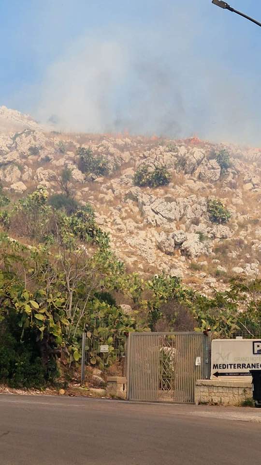 incendio santa cesarea terme puglia