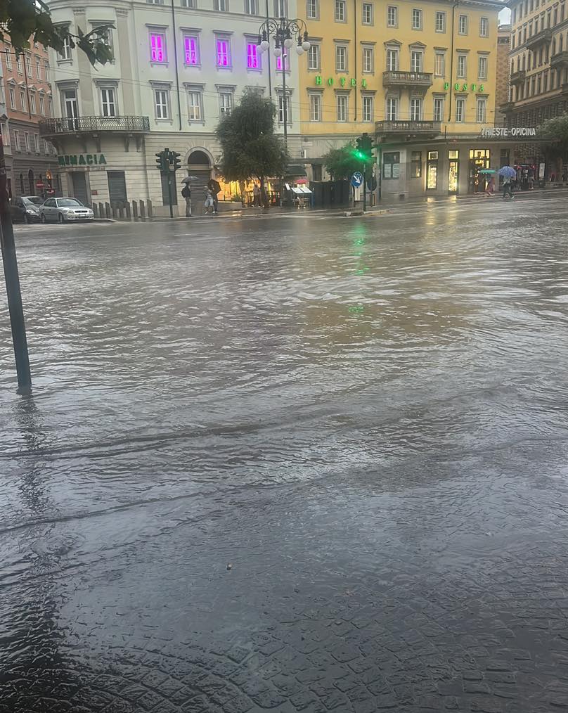 maltempo trieste nubifragio
