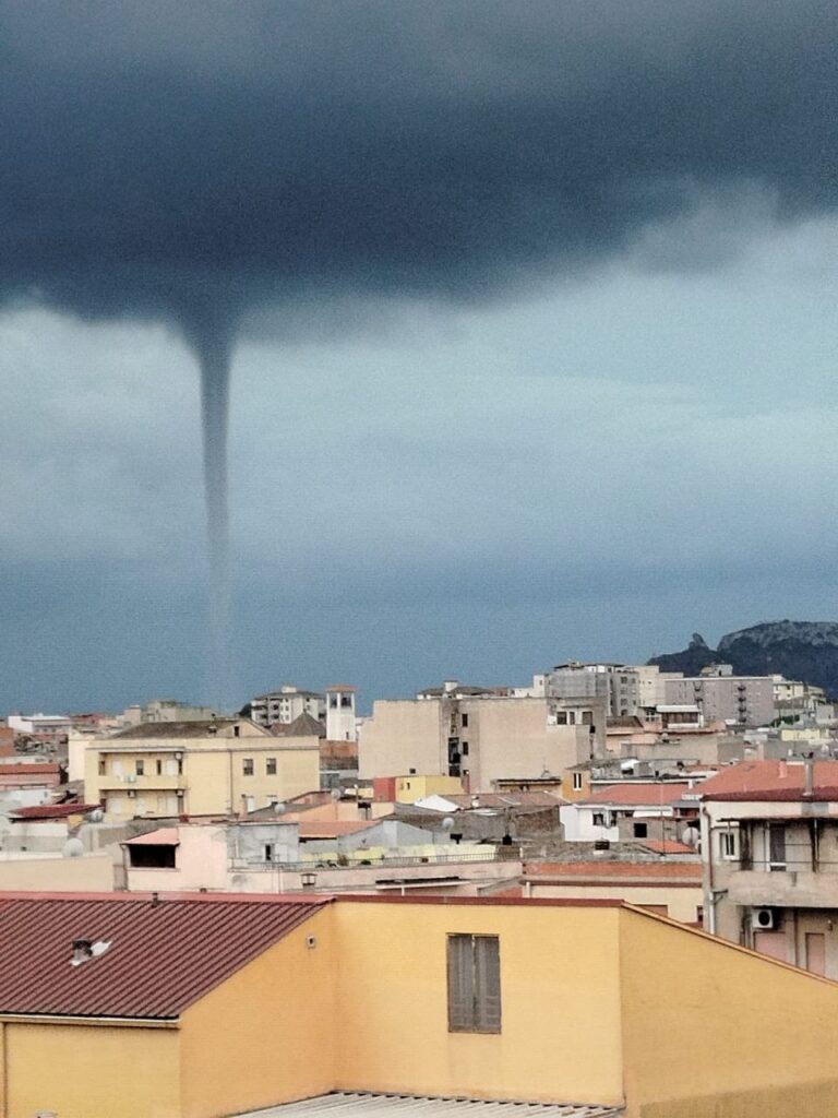 maltempo tromba marina cagliari sardegna