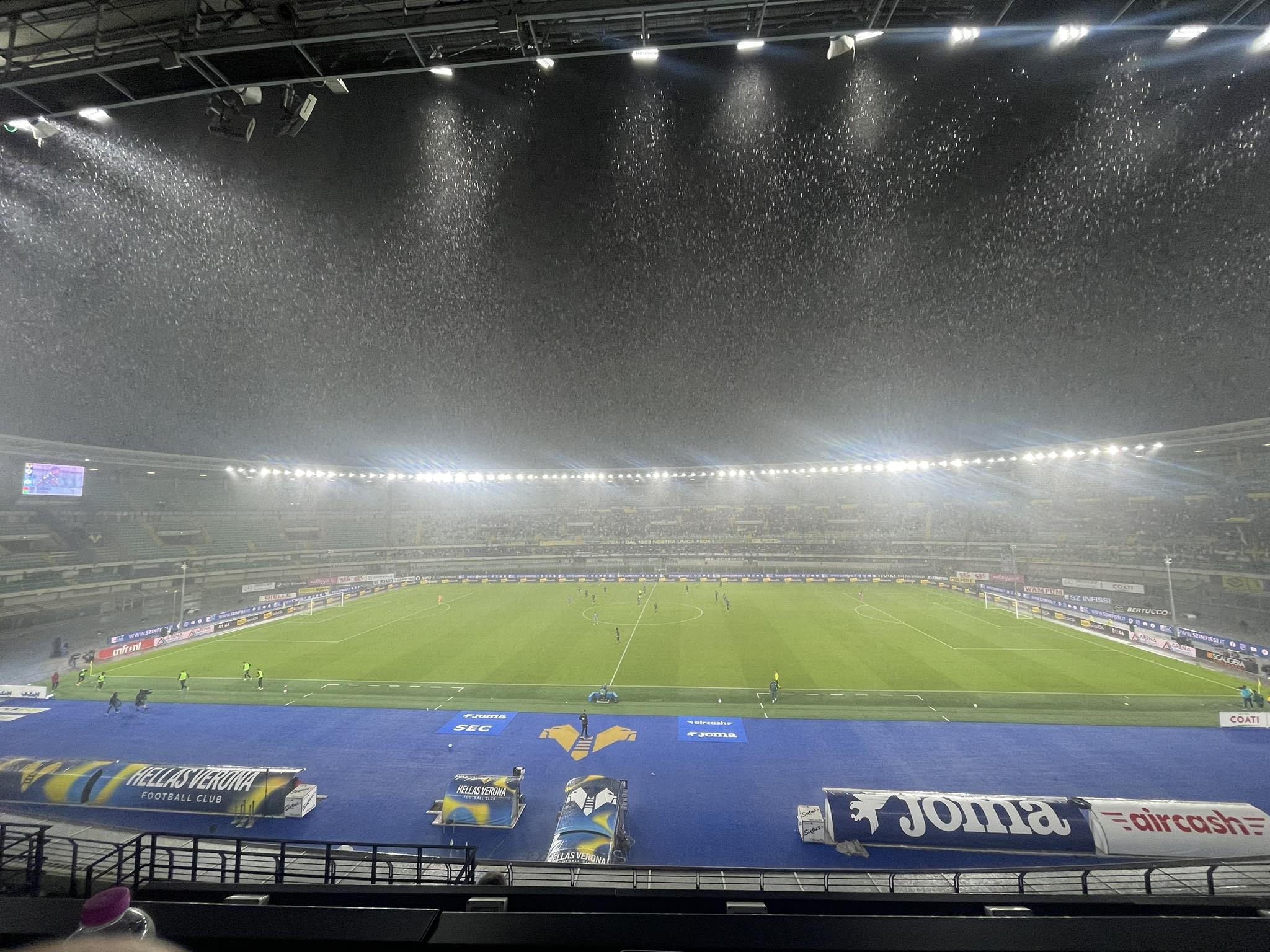 Maltempo Veneto, violenta grandinata a Verona: sospesa la partita di Coppa Italia | VIDEO