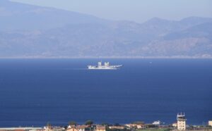 nave militare stretto di messina