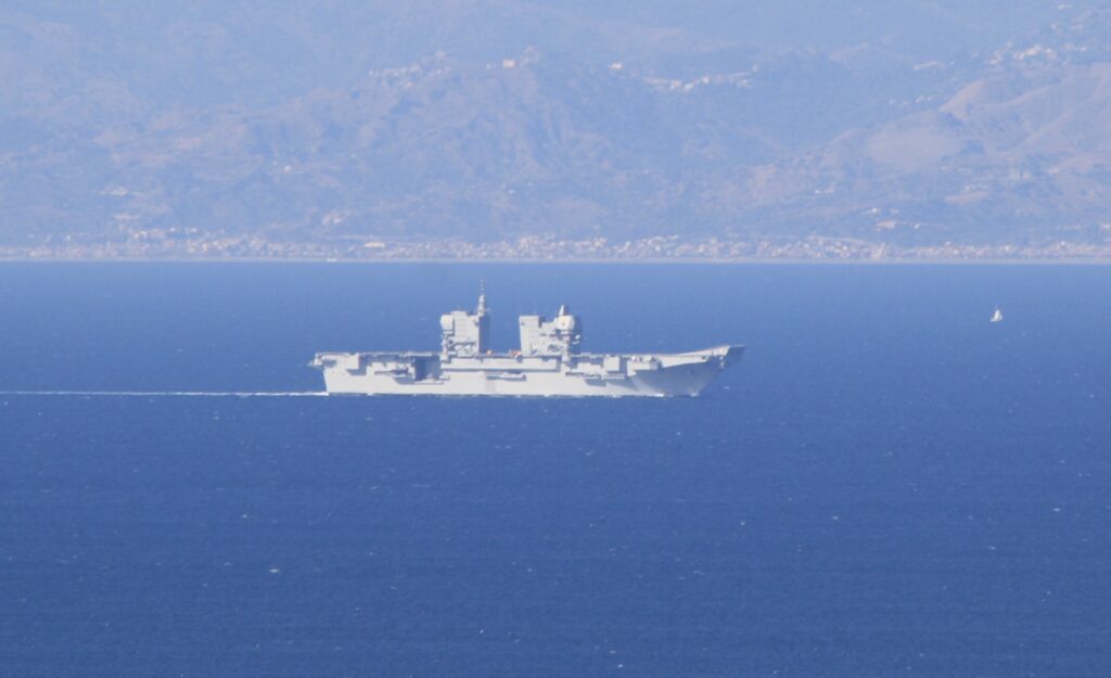 nave militare stretto di messina
