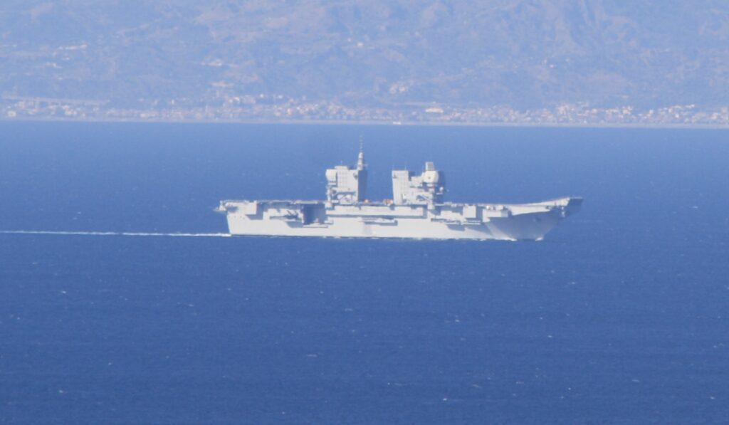 nave militare stretto di messina