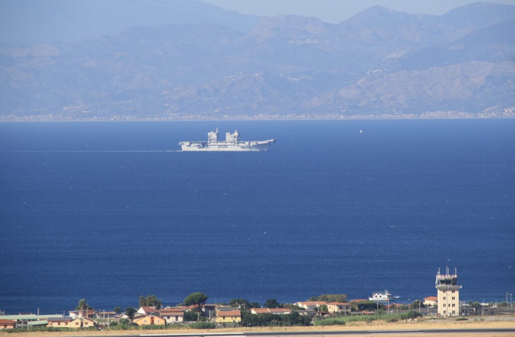 nave militare stretto di messina