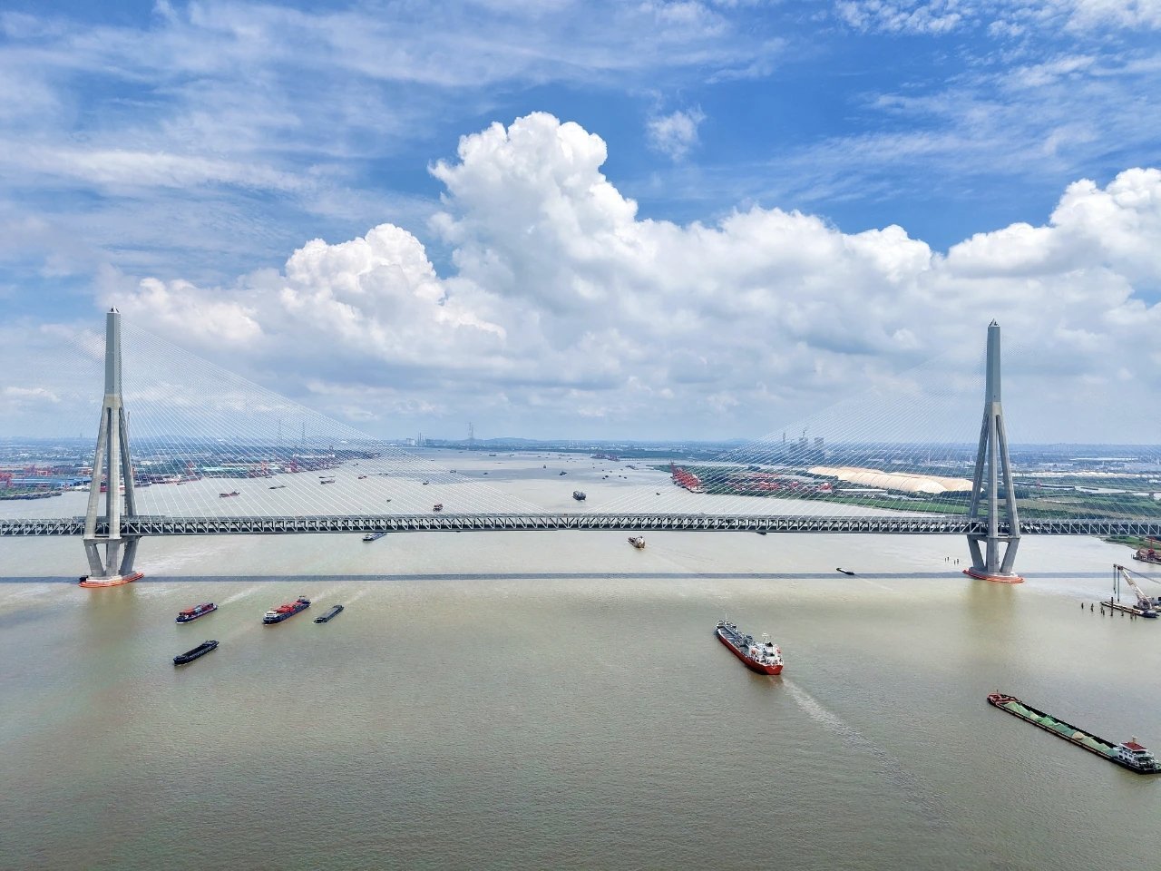 Inaugurato in Cina il ponte strallato più lungo del mondo | FOTO