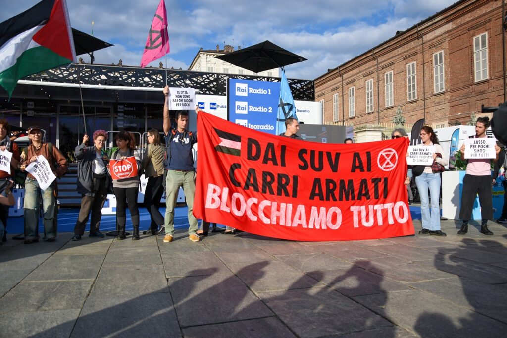 protesta extinction rebellion salone auto torino