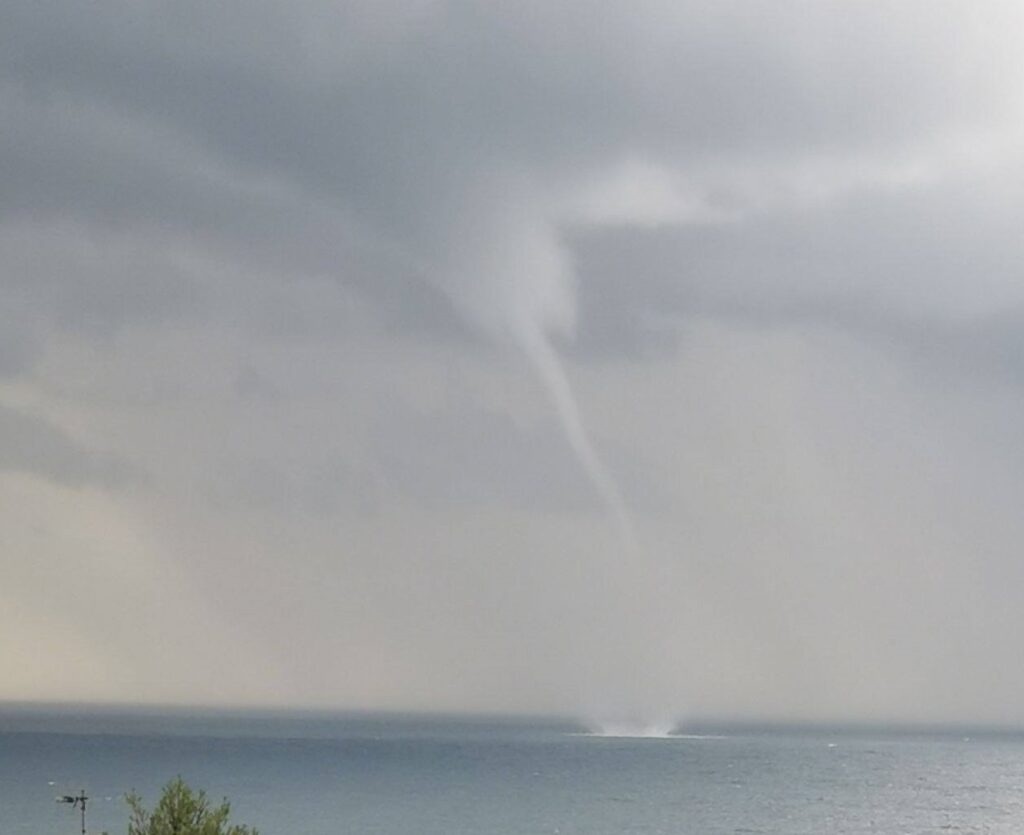 trombe marine arenzano voltri liguria maltempo
