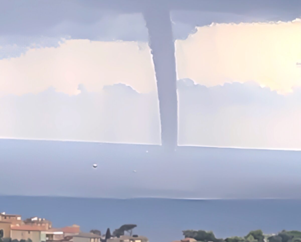 Avvistamento UFO in Liguria durante una tromba marina a largo della costa