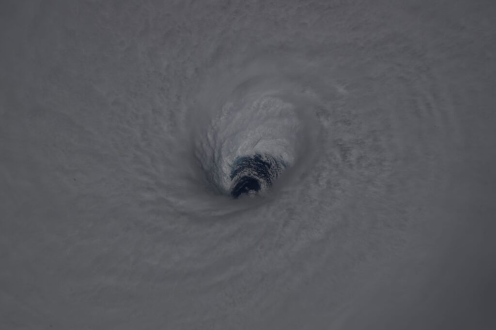 uragano humberto foto iss kim