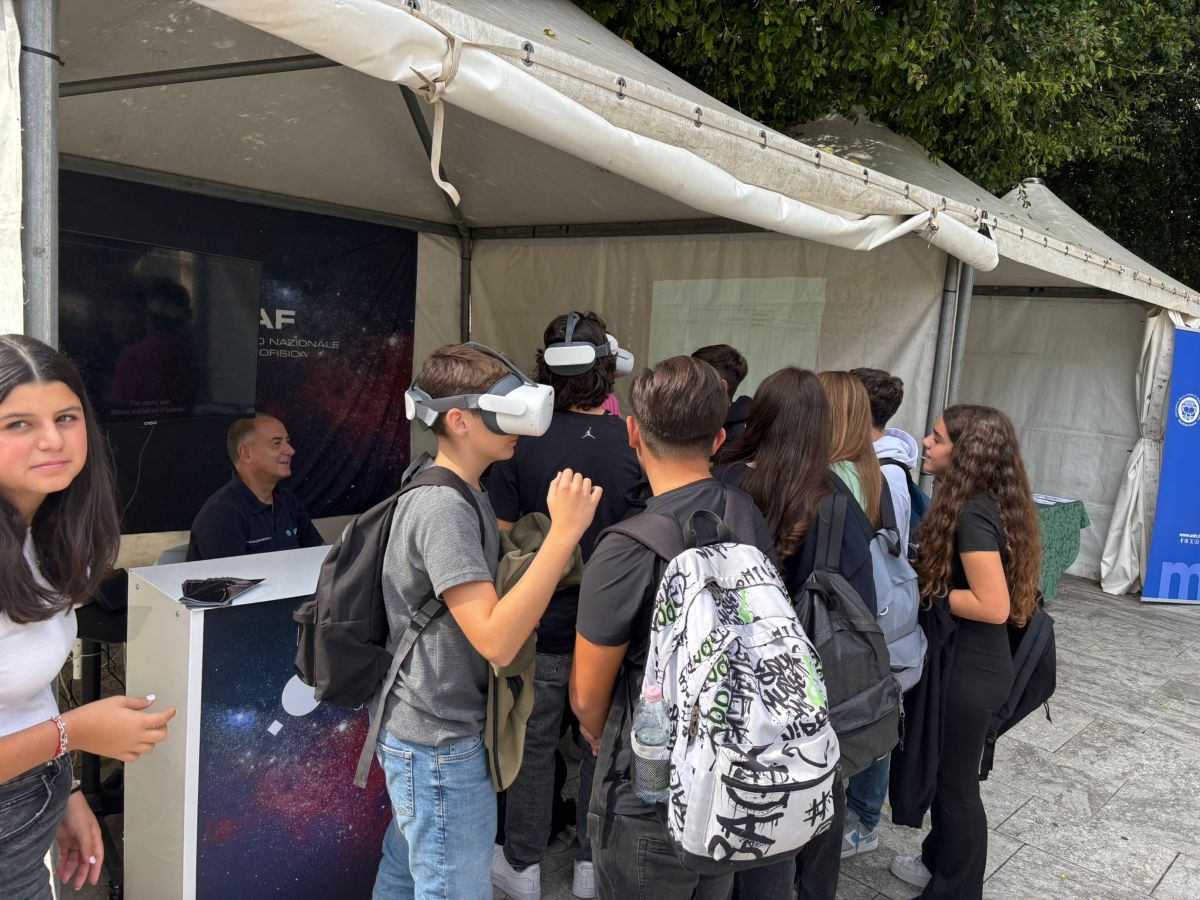 Reggio Calabria, attivato il villaggio del Festival Cosmos 2025: un’ampia area con gli stand | FOTO