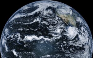 Gli uragani Priscilla e Octave visti dallo Spazio (foto satellitare GOES-18)