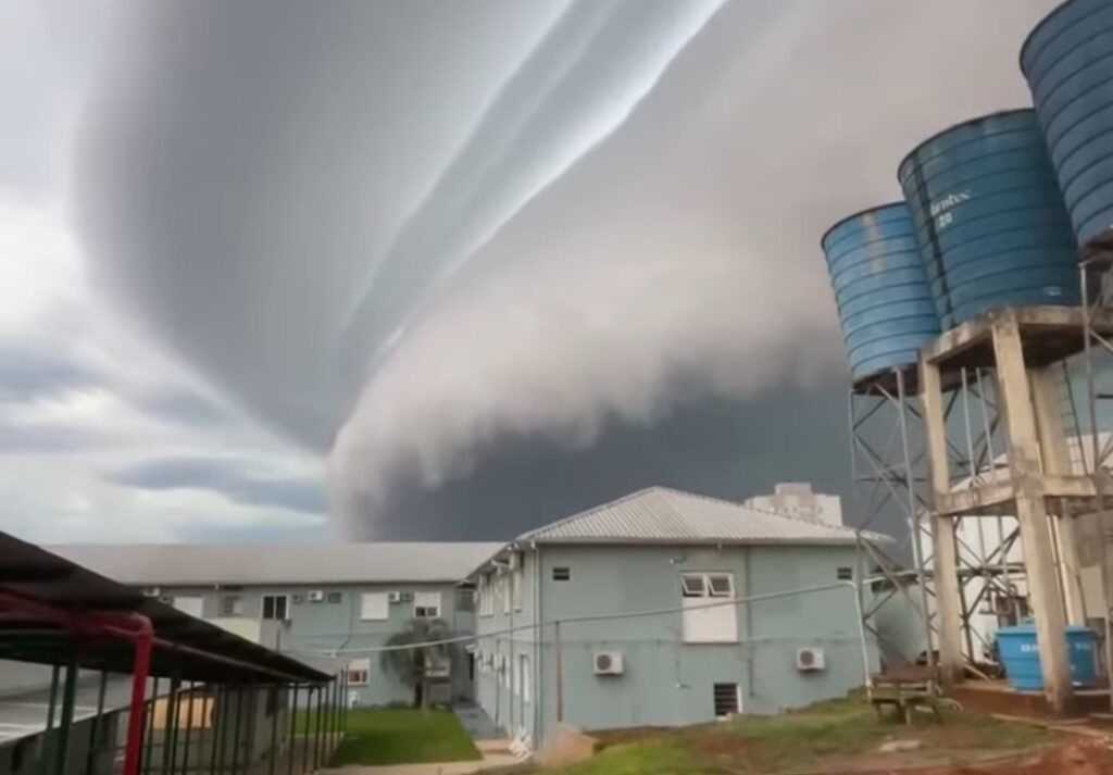 Shelf cloud Brasile