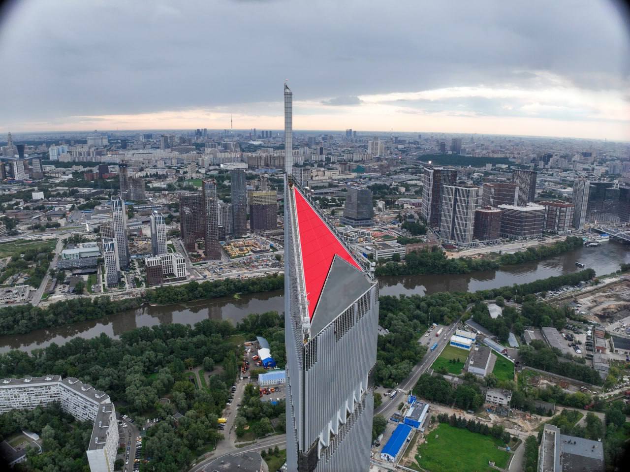 Nasce a Mosca il cuore dell’industria aerospaziale russa | VIDEO