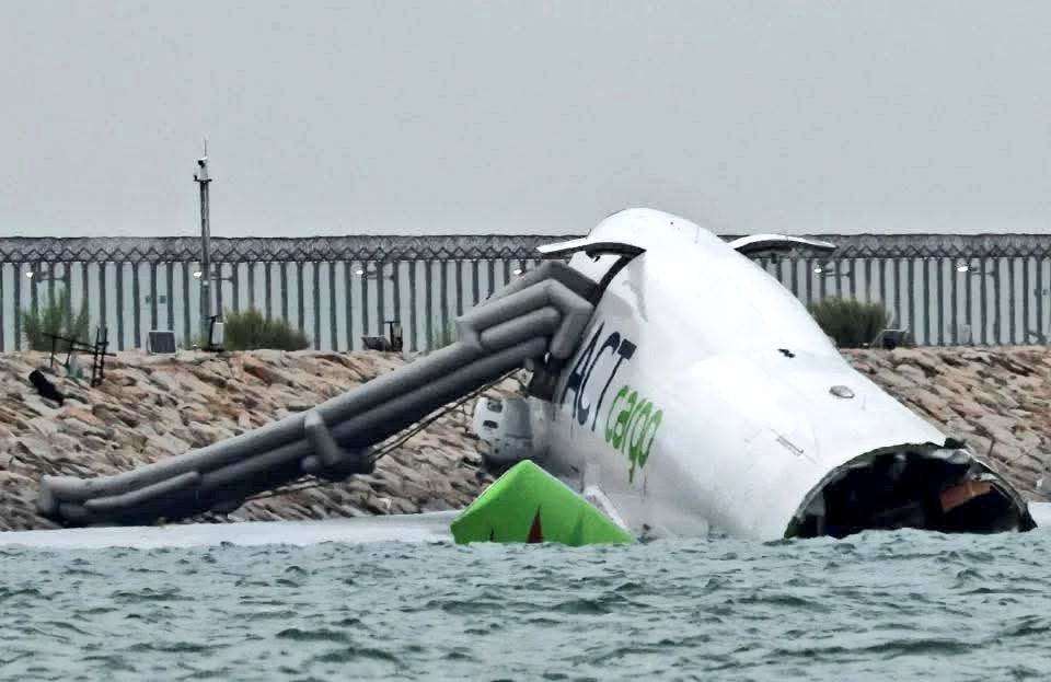 incidente cargo aereo hong kong