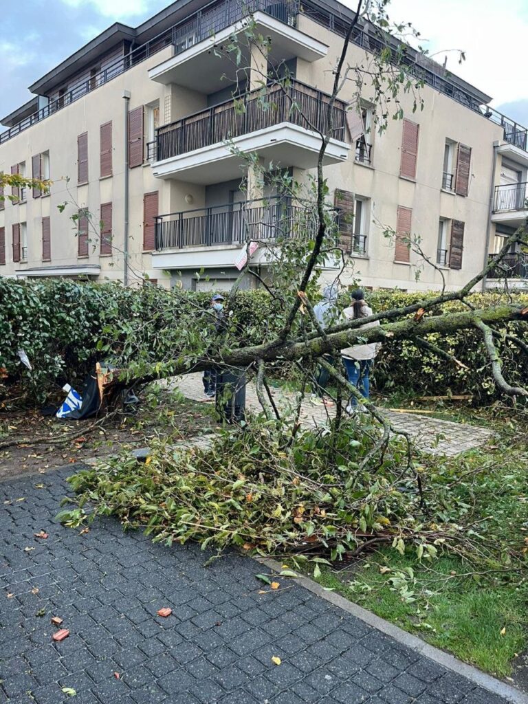 maltempo tornado francia