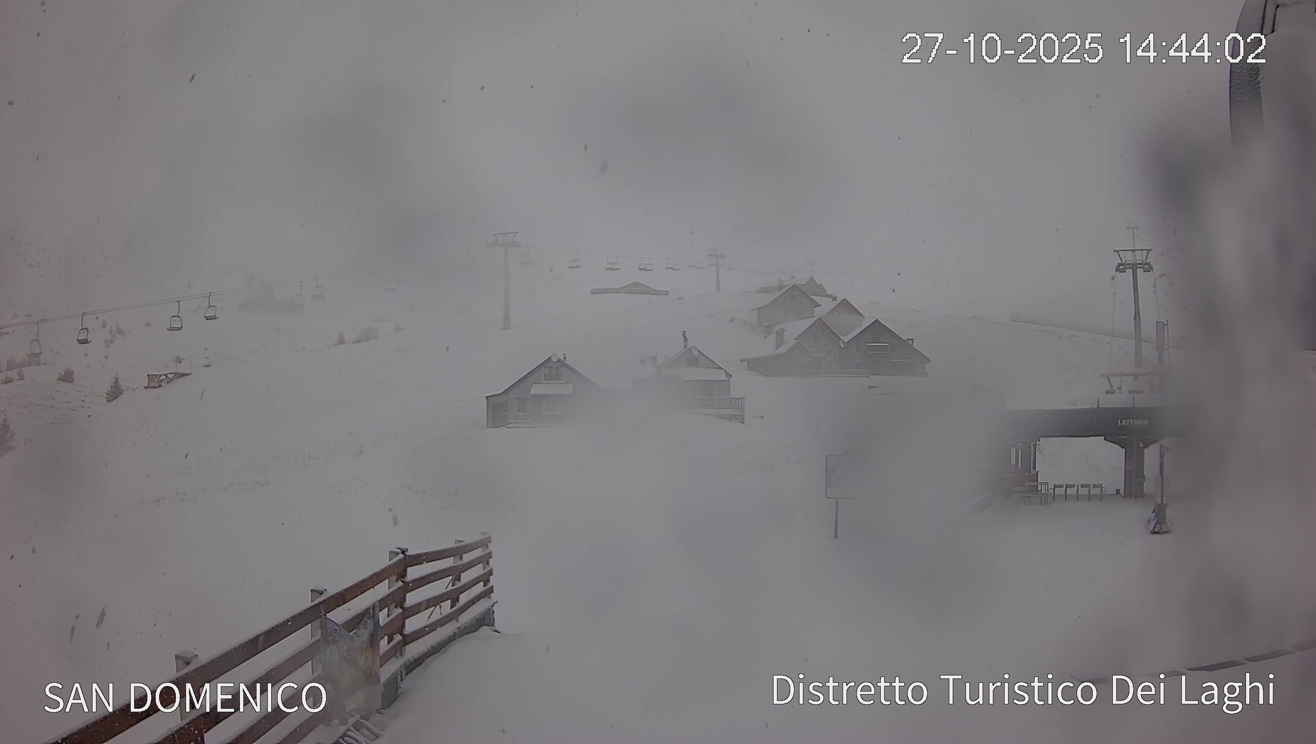 Maltempo Piemonte, nuclei sfondano dal versante francese: nevicate nelle valli alpine tra Torinese e VCO