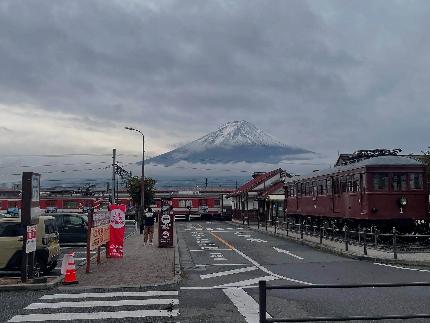 Meteo Giappone: prima neve sul Monte Fuji, con 21 giorni di ritardo sulla media | FOTO