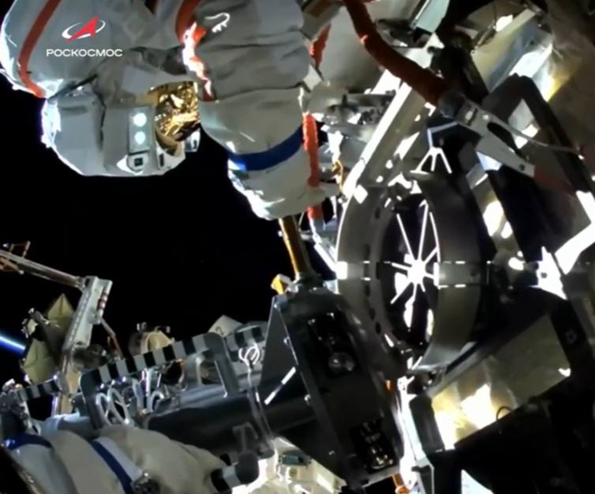 Passeggiata spaziale per i cosmonauti russi: installato l’esperimento “Ekran-M”