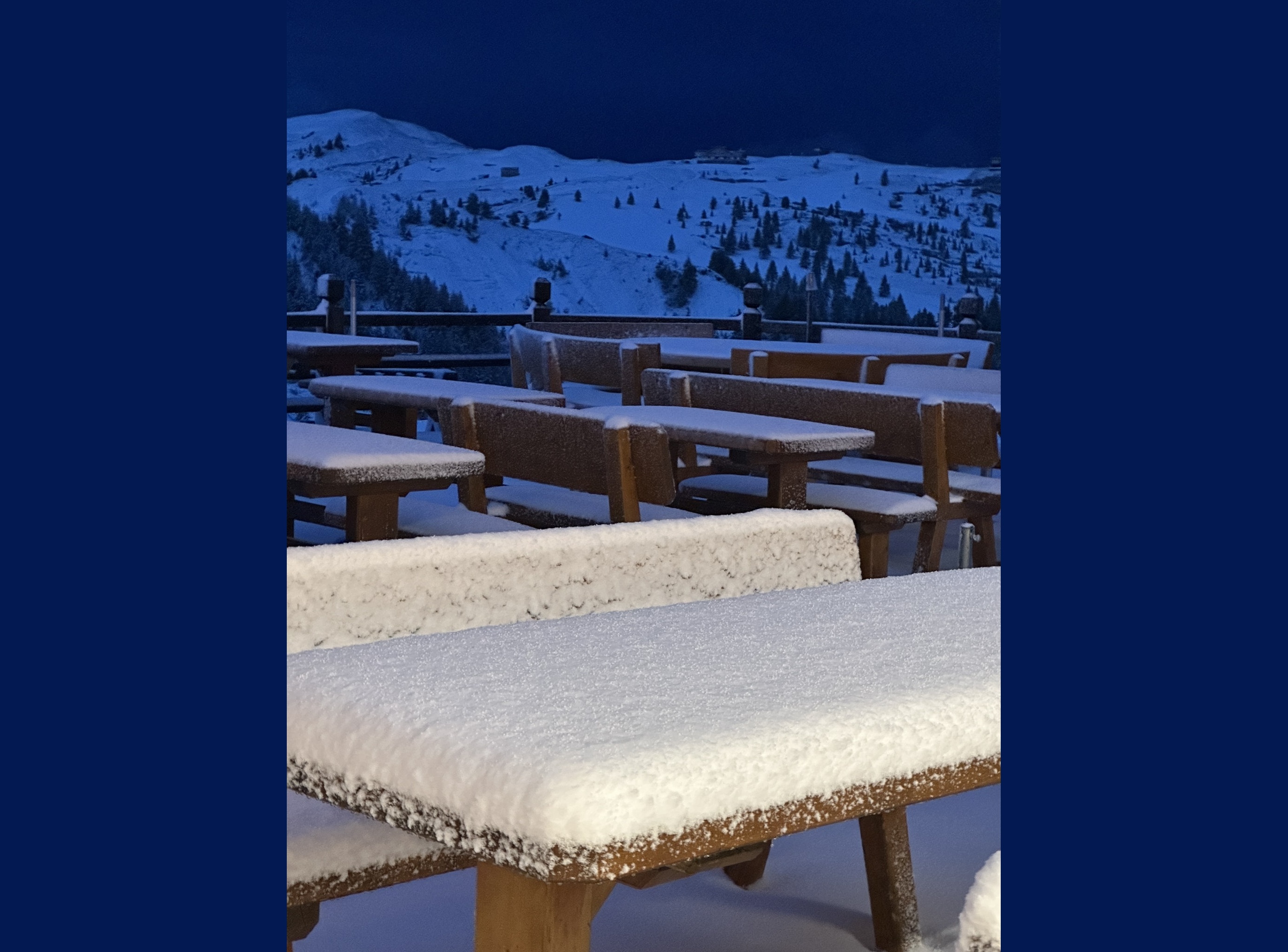 Risveglio magico, la neve abbraccia le Alpi orientali